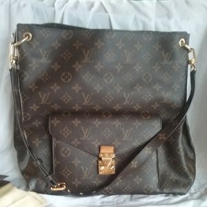 Authentic LOUIS VUITTON Purse